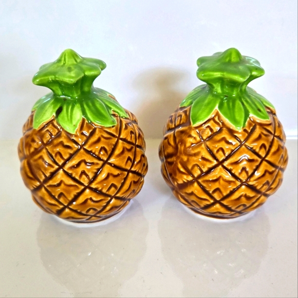 Vintage Ceramic Pineapple Salt And Pepper Shakers 3” Tall - Picture 1 of 4